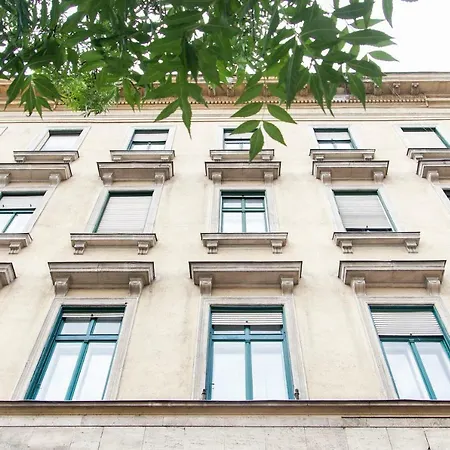 R&r Rakoczi Apartment